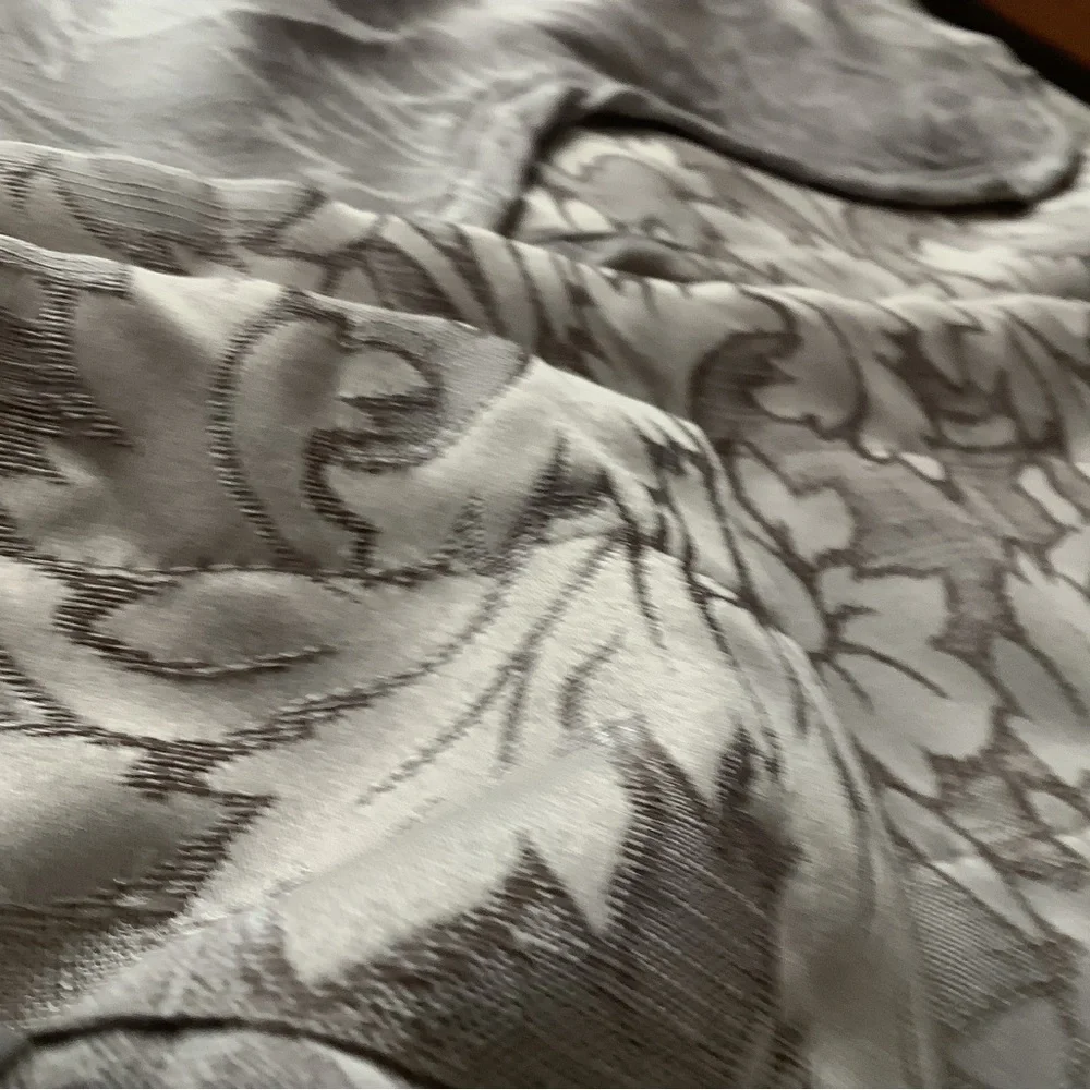 Valance set of (2) beige with pretty designs only used 6 months like new…